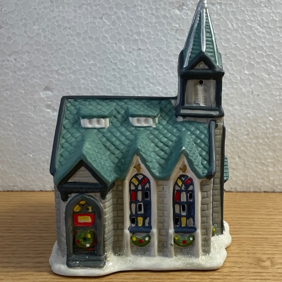 Vintage Cobblestone Corners Christmas Village Church Ceramic Retired 2002 - Picture 4 of 9